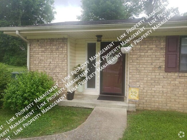 Building Photo - This 2 bedroom Duplex w/laundry room in Ea... Rental