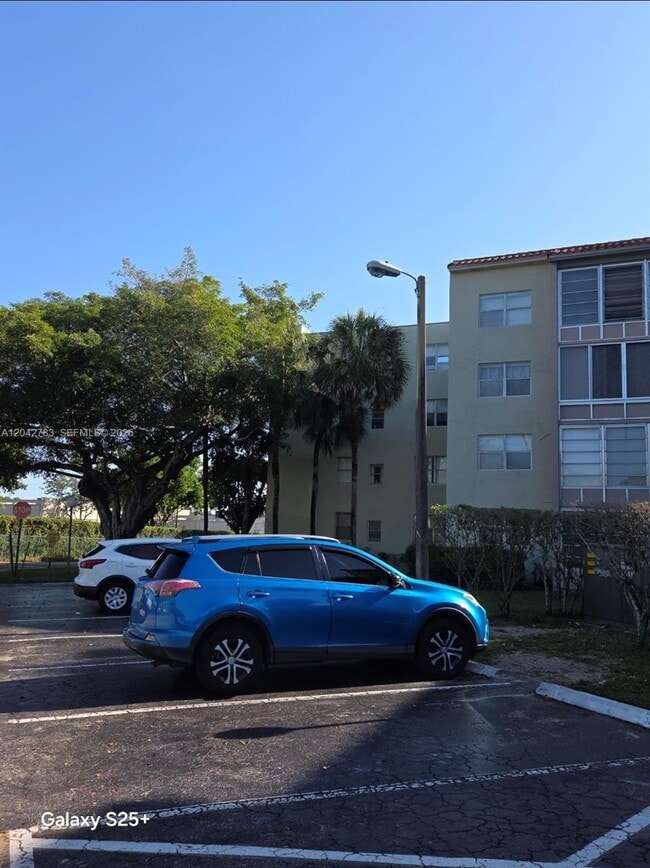 Building Photo - 1800 SW 81st Ave Unit 1417