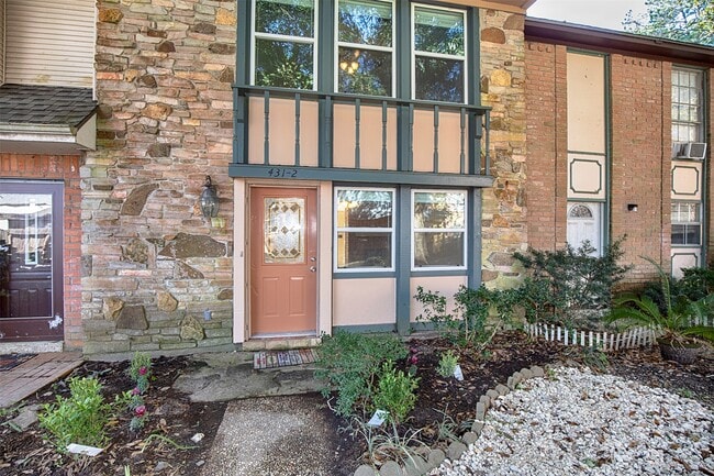 Building Photo - 431 Sunset Dr Unit 2