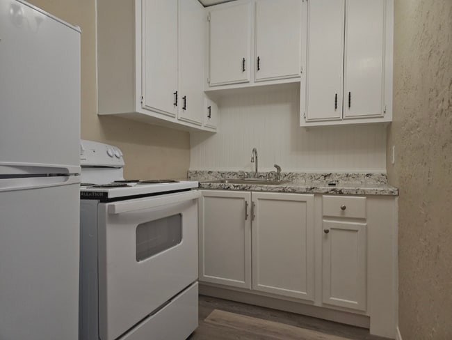 Photo - 808 W Cypress Ave Unit 7