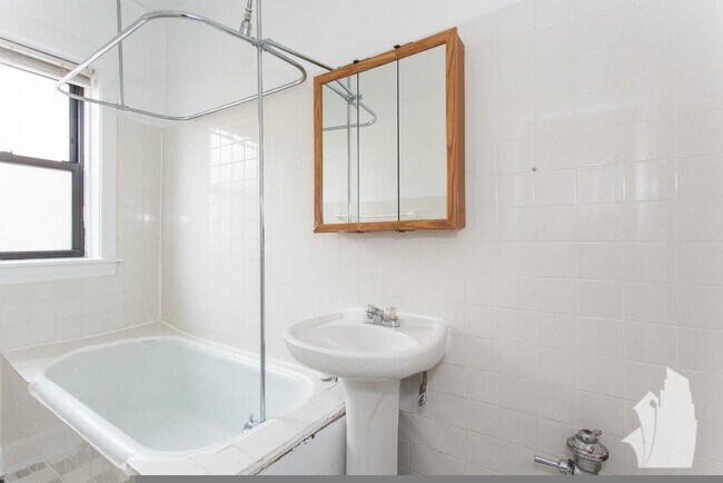 Photo - 622 W Cornelia Ave