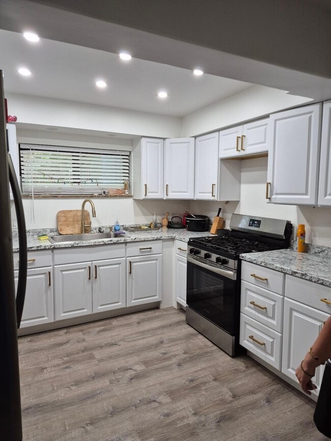 Photo - 1404 Plunkett St