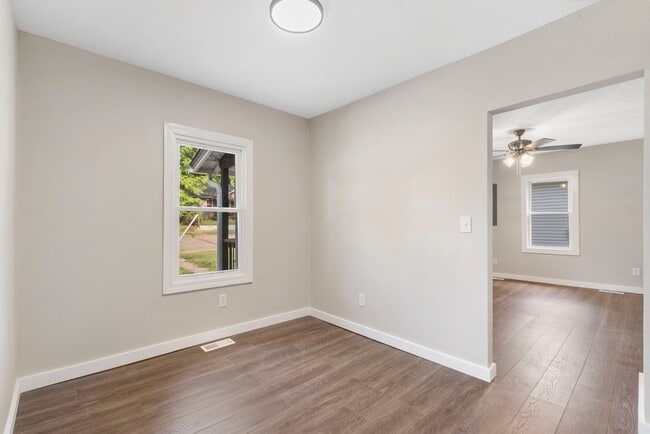 Photo - 2100 N Nettleton Ave