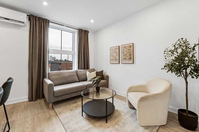 Photo - 887 Somerset St W Unité 103