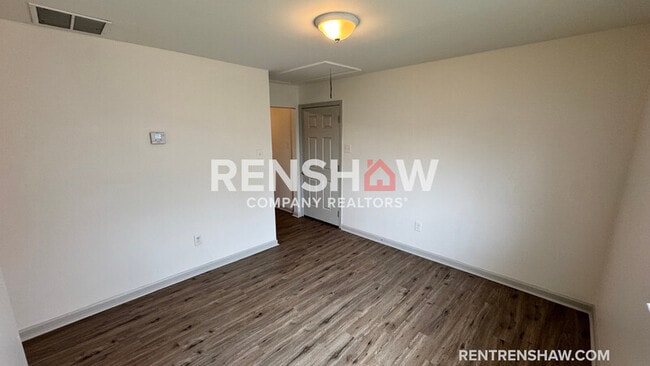 Photo - 288 Leath St