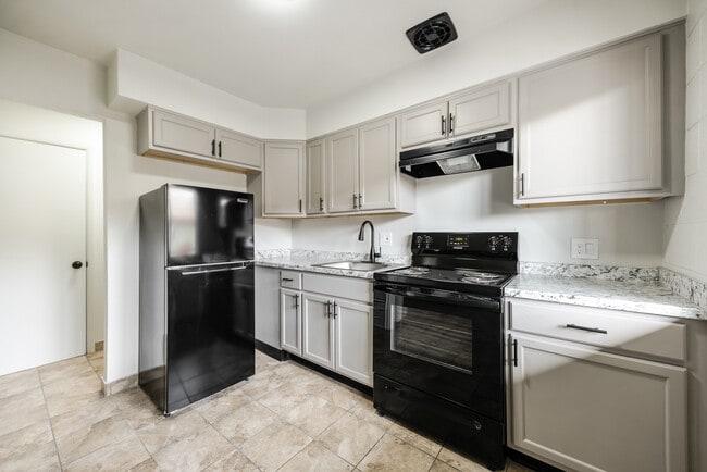 LOCUST CANYON APARTMENTS - LOCUST CANYON APARTMENTS