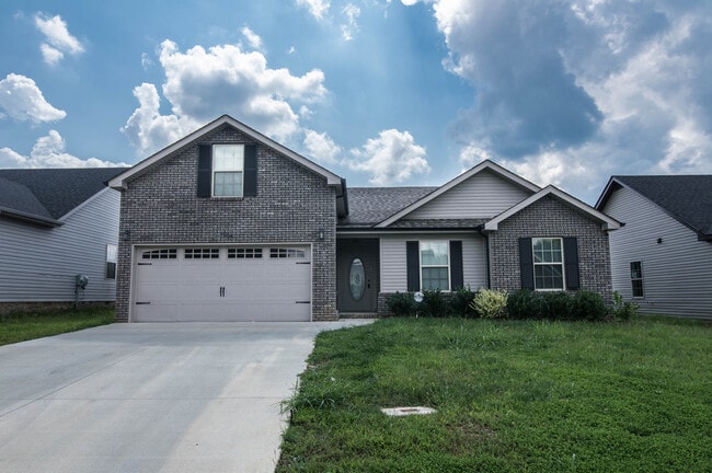 Building Photo - Pet Friendly Three Bedroom! Rental