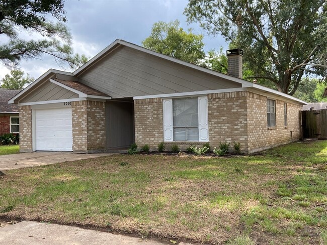 Photo - 1010 Western Hills Dr