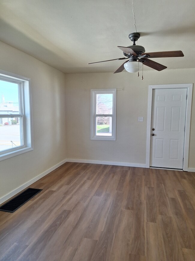 Building Photo - 2300 N Heidelbach Ave Unit 2300 B