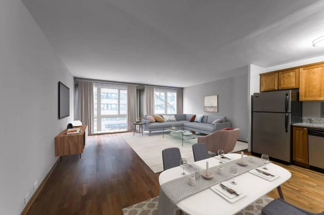 Photo - 2913 N Sheridan Rd