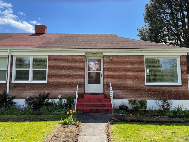 Building Photo - H3309-3311 Unit H3309