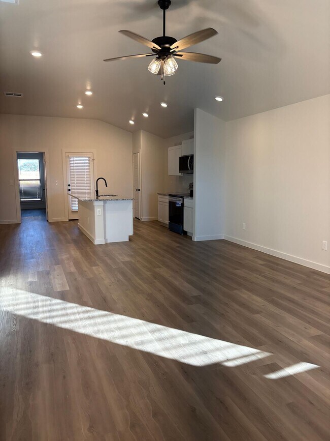 Photo - 2513 Kenwood Ave