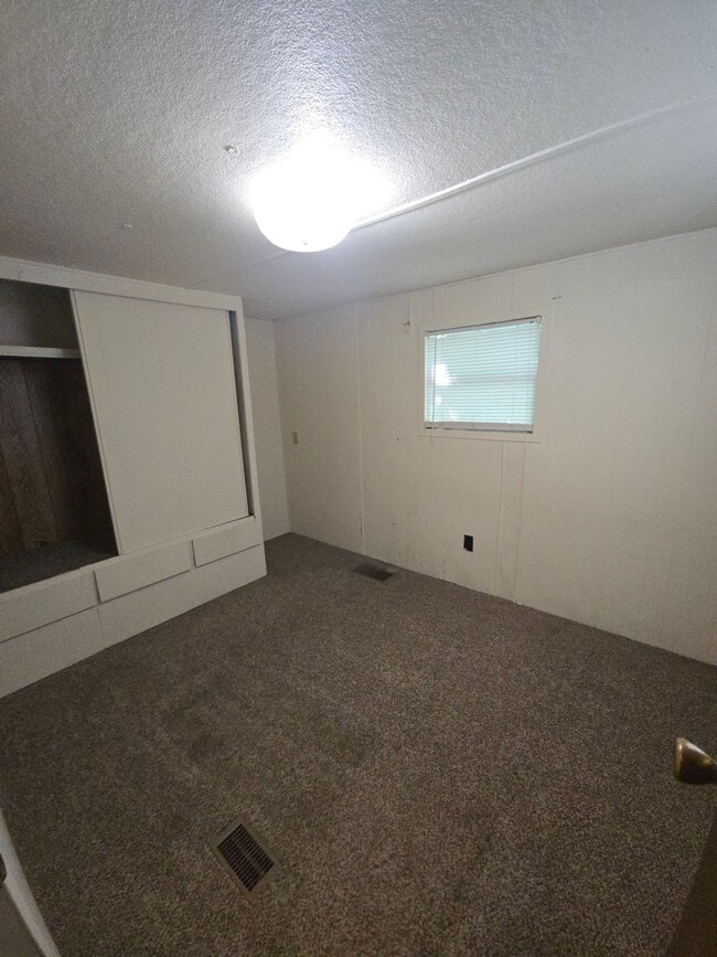 Photo - 93 Oakwood Cir