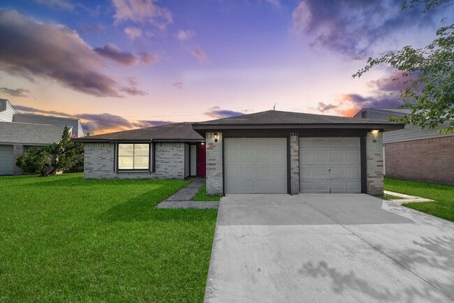 Building Photo - 1911 Hammerwood Dr