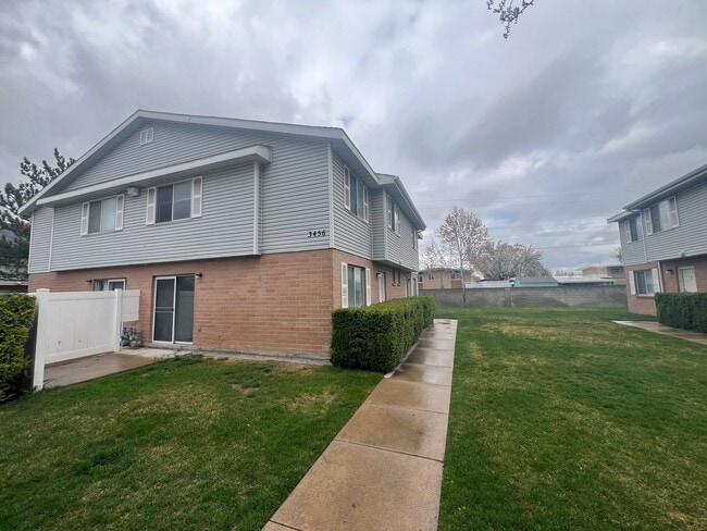 Building Photo - Cozy 3B/1 Bath Townhome in West Valley