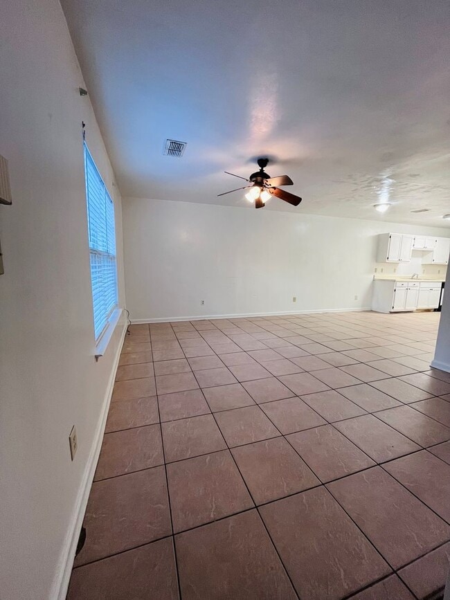 Photo - 4 BR / 3 BA Townhouse in San Luis Area off Ocala Road