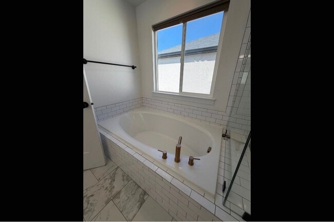 Photo - 98 S Serrata Ln