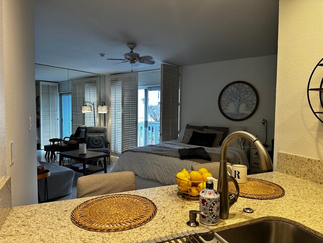 Photo - 640 The Village Unidad 101