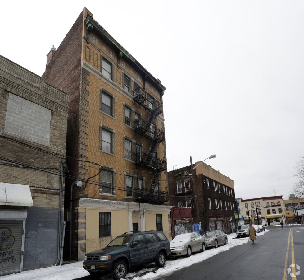 Photo - 11-13 7th Ave Apartments