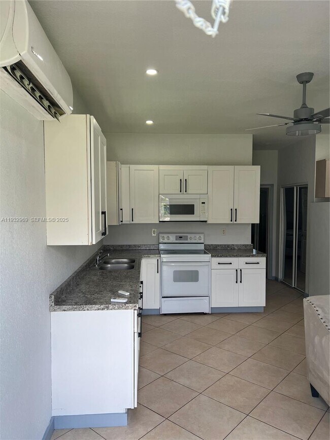 Photo - 15900 SW 54th Pl Unit 1