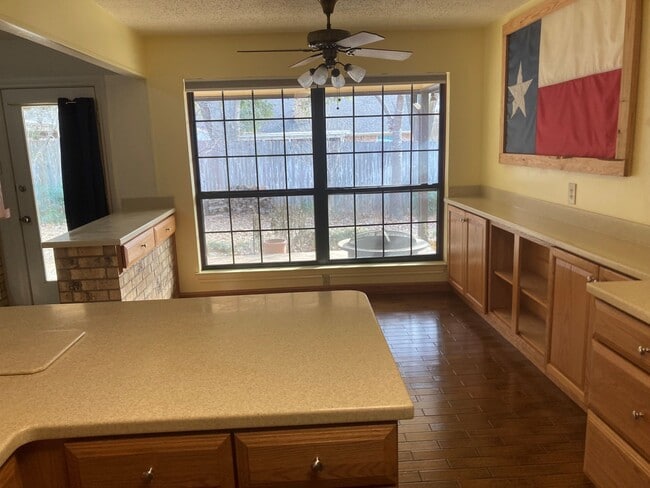 Kitchen Dining Area - 2929 Cresthaven Dr