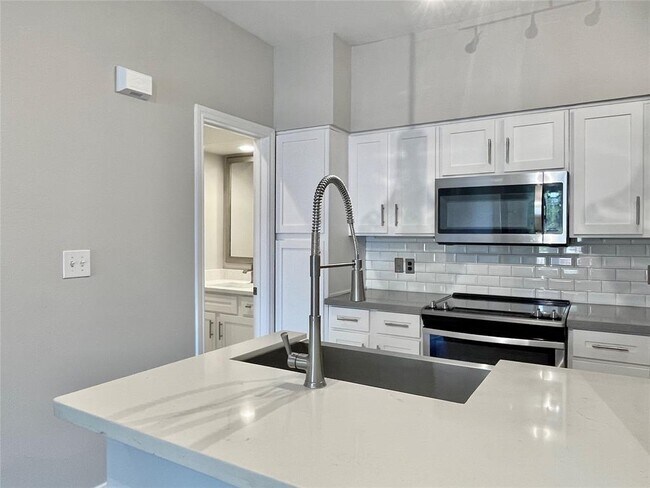 Photo - 15200 Memorial Dr Unit B606