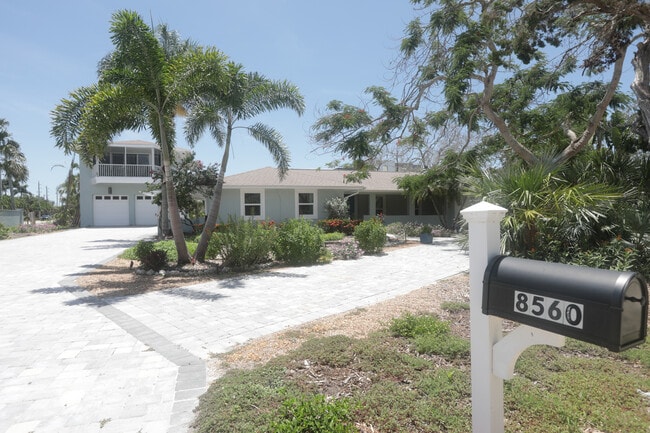 Building Photo - 8560 Heron Lagoon Cir Rental