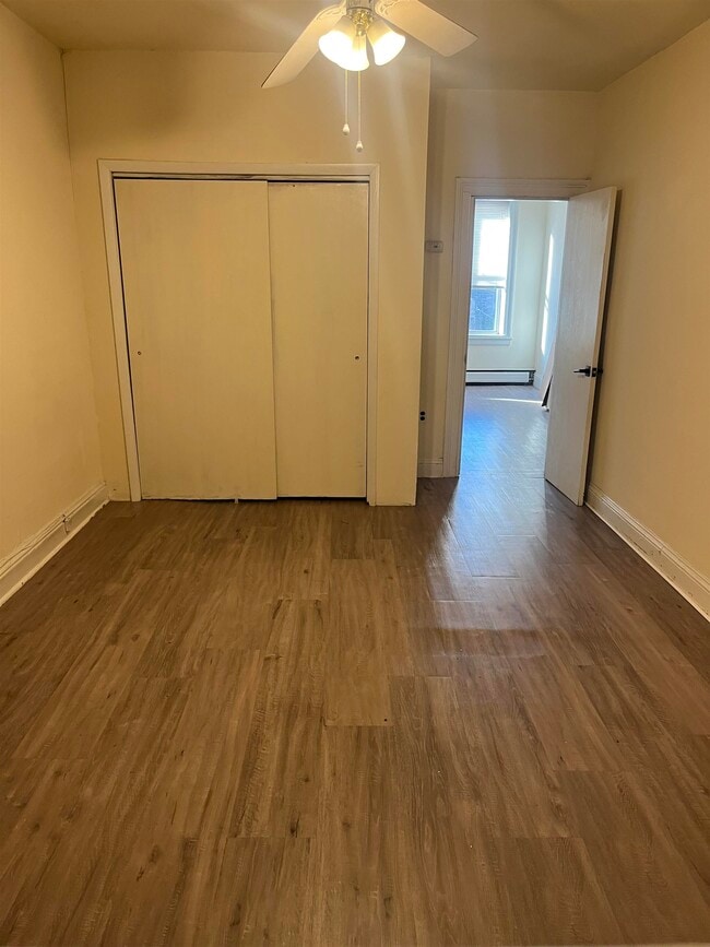 Photo - 527 Willow Ave