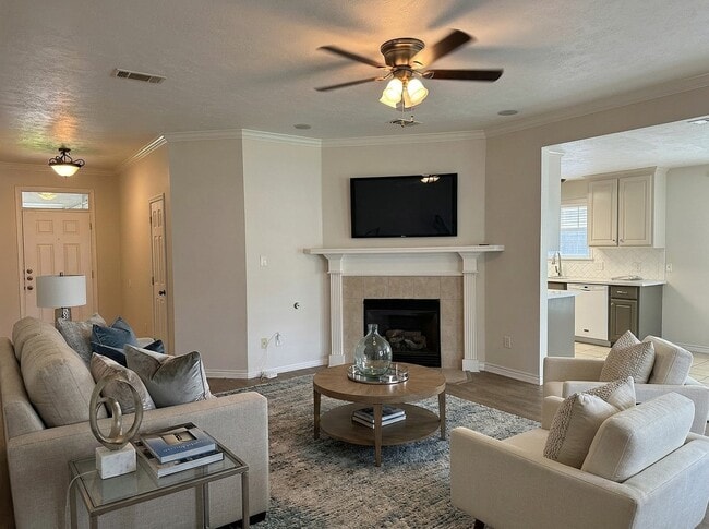 Photo - 225 Karten Ln