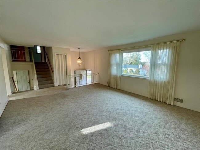 Photo - 328 Chestnut Ln