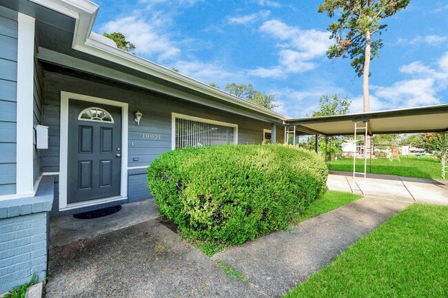 Photo - 10021 Hazelhurst Dr