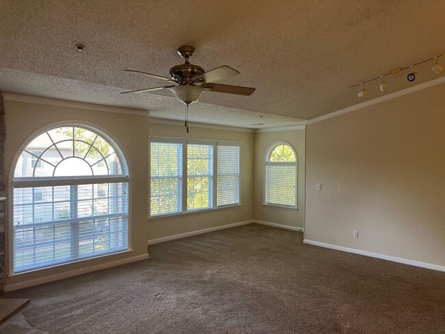 Photo - Nice condo, top floor, convenient to hospi...