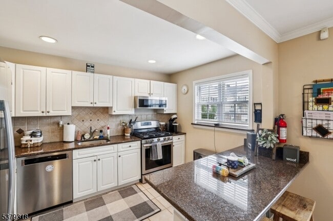 28 Castle Dr