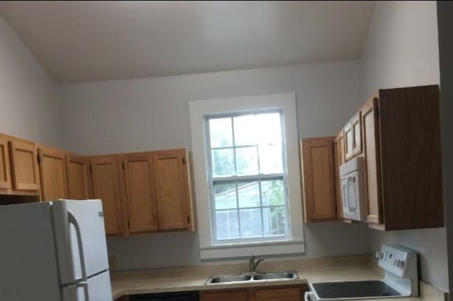 kitchen - 2513 Annunciation St Unit Apt A