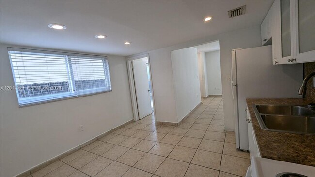 Photo - 3525 SW 25th Ter Unit 1