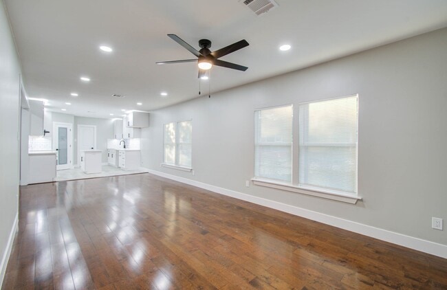 Photo - 3222 Berry St