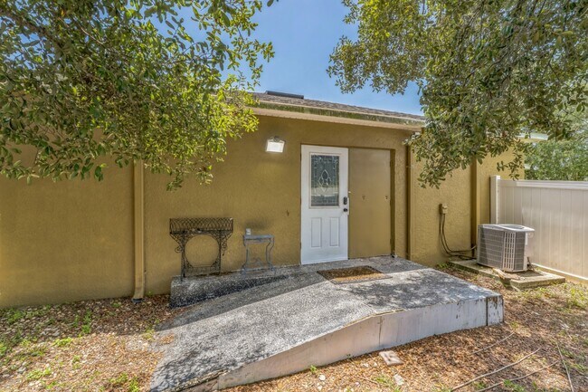 Photo - 465 Rio Grande Ln Unit B