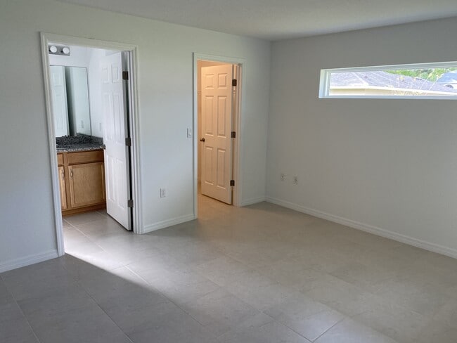 10 Pontiac Ln