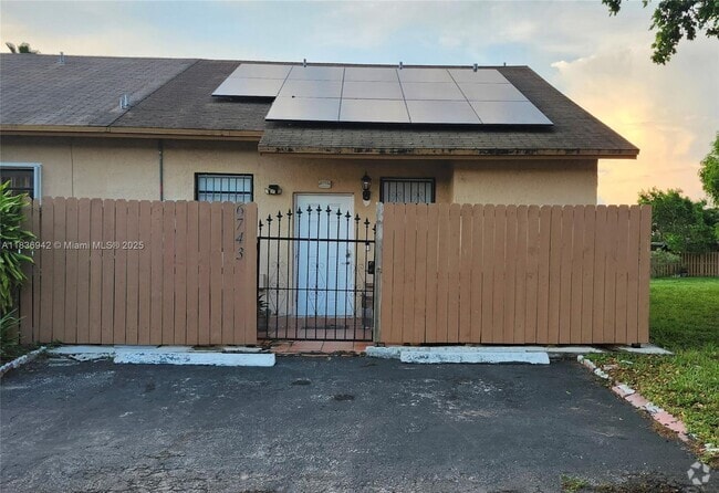 Building Photo - 6743 NW 192nd Ln Rental