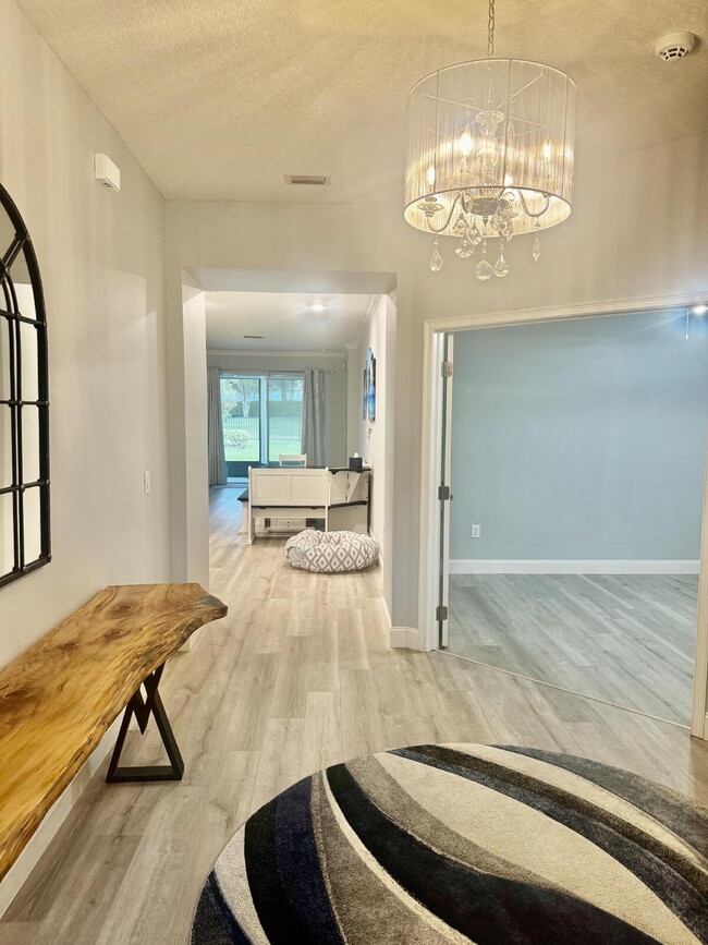 "Charming 2-Bedroom Brooksville Retreat with Stylish Granite Touches – 1983 Sq. Ft. of Comfort!" ...