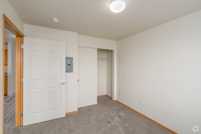 1BR, 1BA - 546SF - Bedroom