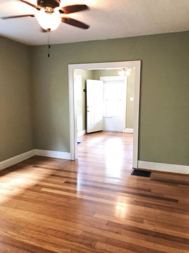 Photo - 1444 Hamlet St