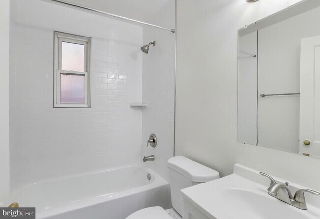 Photo - 8318 Roanoke Ave Unidad 4