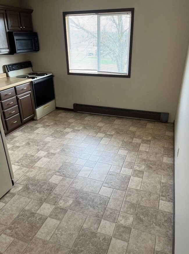 Building Photo - 425 Hillside Dr Unit 105
