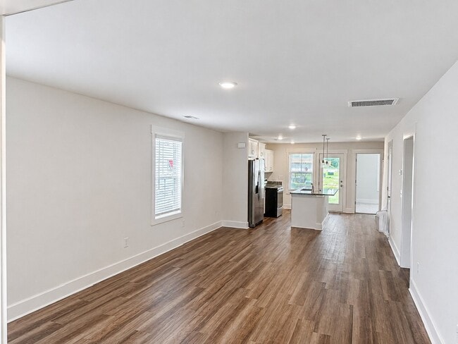 48 W Pioneer Wy