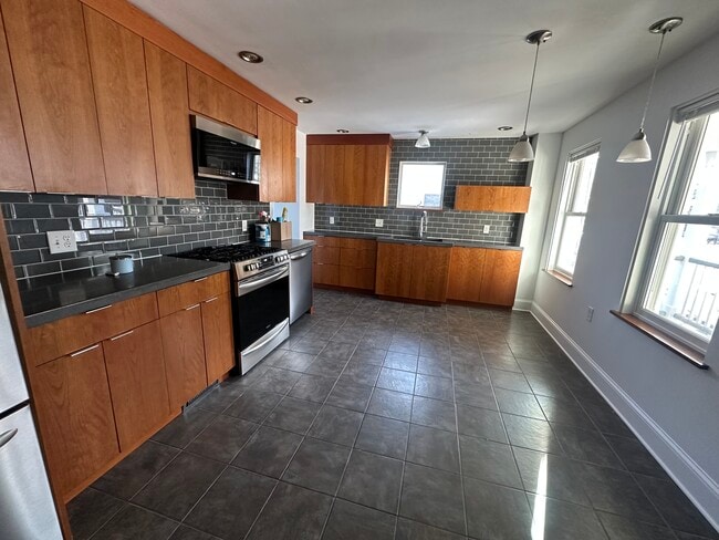 Building Photo - 85 West St Unit 85 West