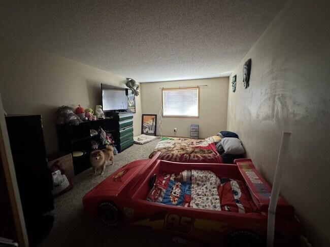 Photo - High Ceilings Townhouse Retreat: Spacious 2-Bed, 2-Bath Gem in Woodbury! Unit M