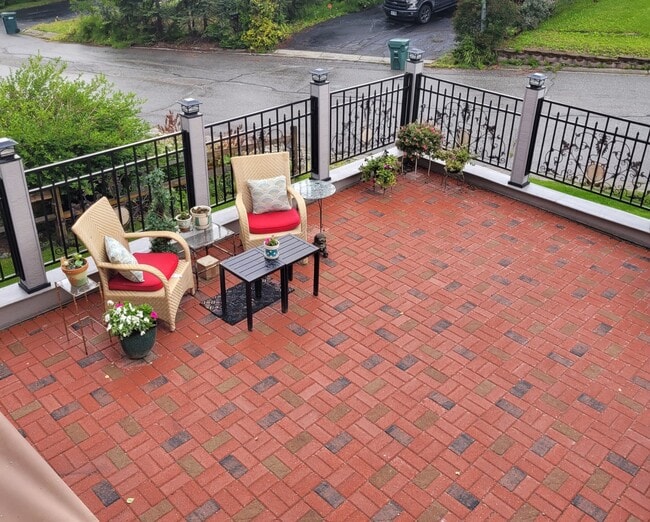 Main house courtyard - 2110 Tudor Hills Ct