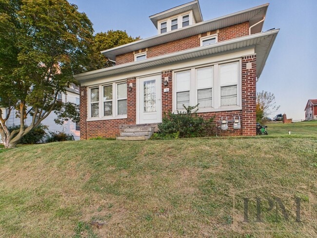Building Photo - Available Now! Charming 2 Bedroom, 1 Bath ... Rental