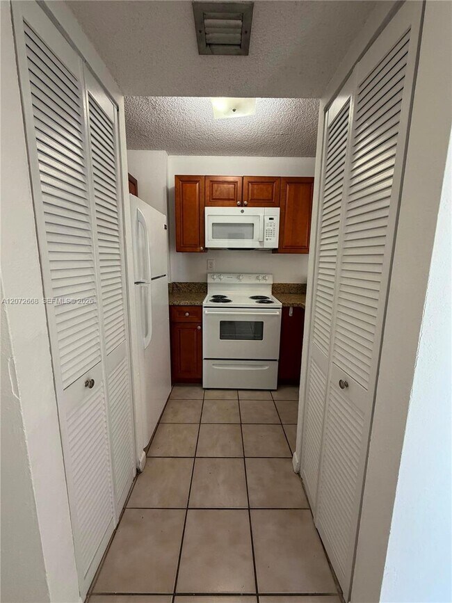 8145 NW 7th St Unit 406